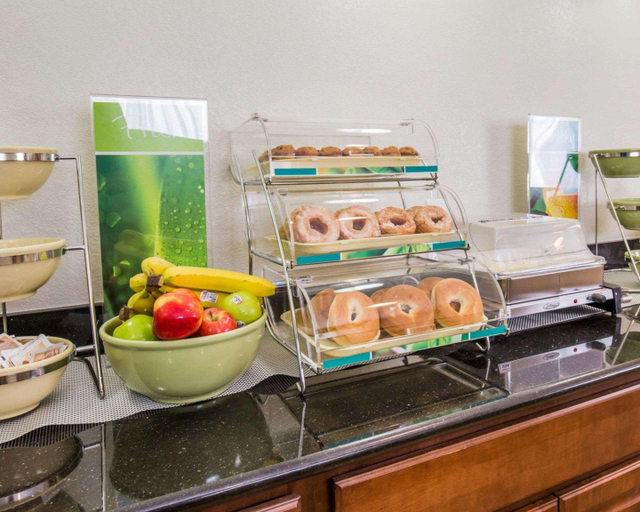 Food & Drinks, Quality Inn Gillette, Campbell