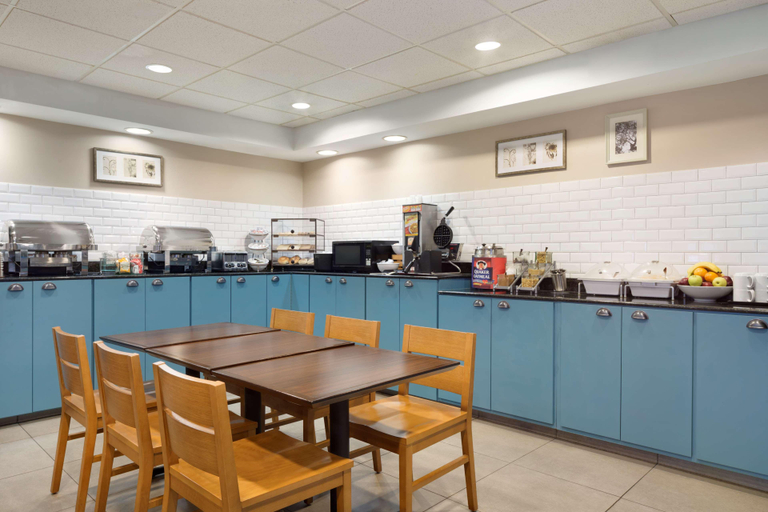 Food & Drinks, Country Inn & Suites by Radisson, Camp Springs, MD, Prince George's