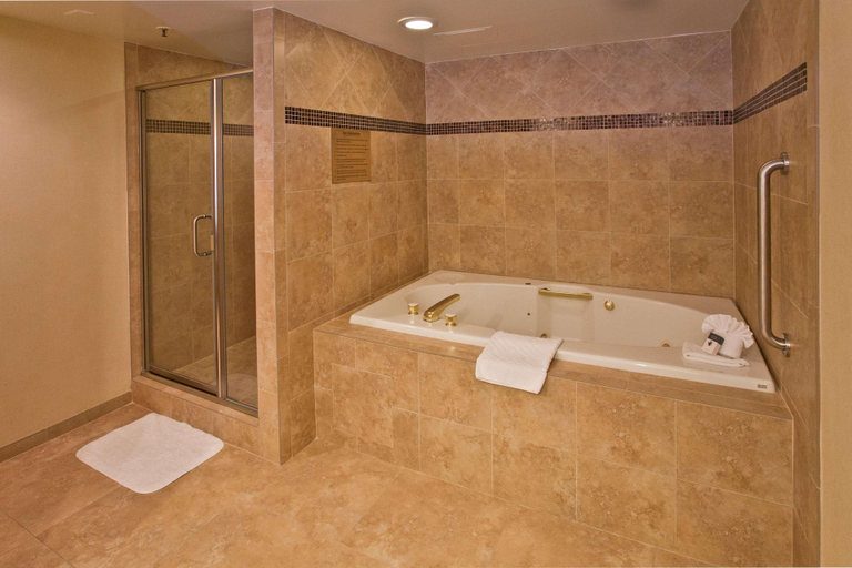 Bathroom 4, DoubleTree by Hilton Los Angeles - Rosemea, Los Angeles