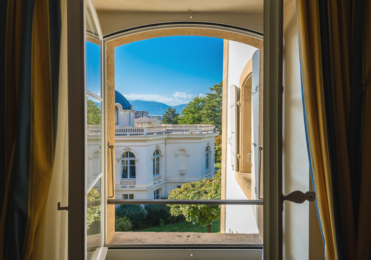 Exterior & Views 3