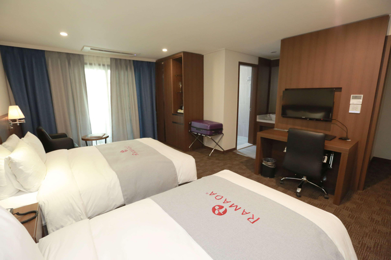 Bedroom 5, Ramada by Wyndham Gangwon Taebaek, Taebaek