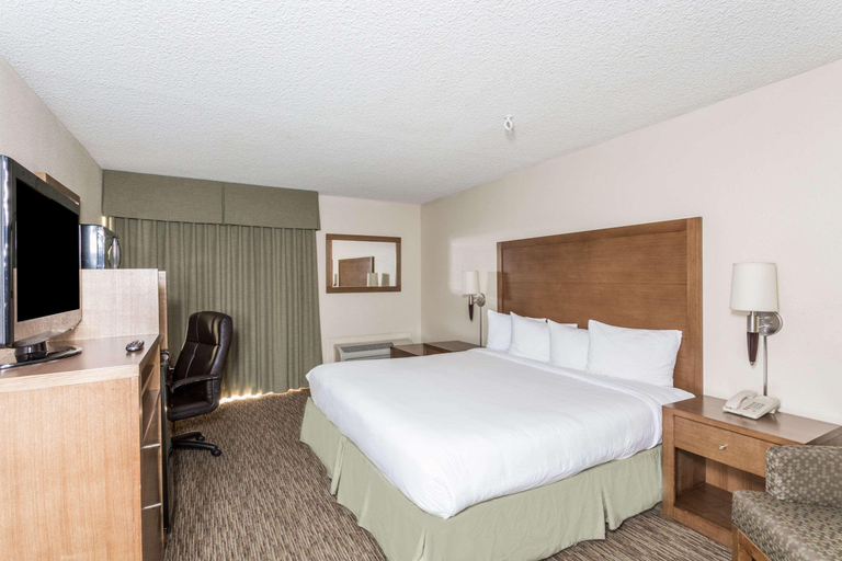Bedroom 3, Days Hotel by Wyndham Peoria Glendale Area, Maricopa