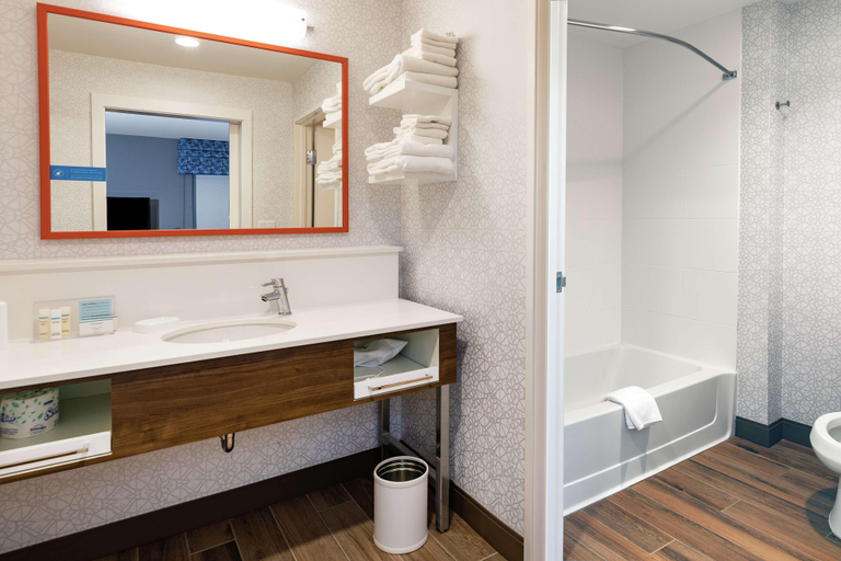 Bathroom 4, Hampton Inn & Suites Columbia Killian Road, Richland