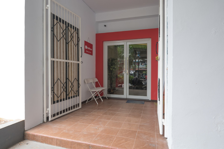 Exterior & Views 2, Reddoorz near ITC Mangga Dua, Jakarta Pusat