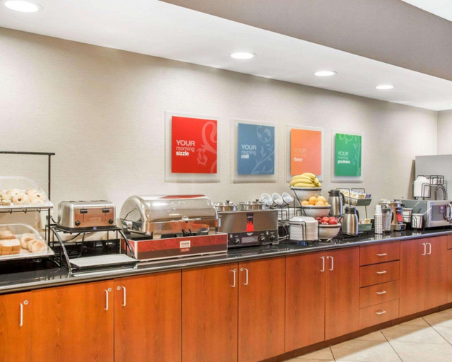 Food & Drinks 5, Comfort Inn & Suites West Chester, Butler