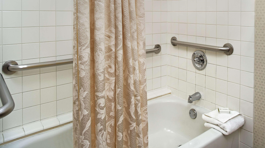 Bathroom 4, DoubleTree by Hilton Chicago Wood Dale - Elk Grove, Dupage
