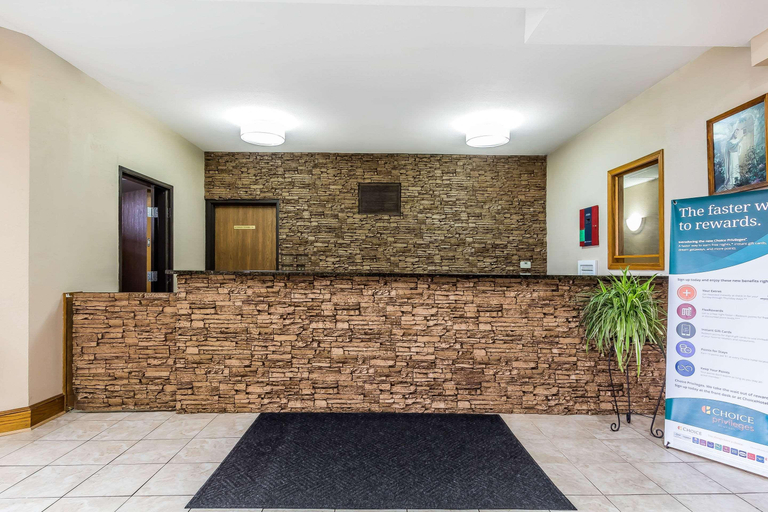 Public Area 2, Quality Inn & Suites Chesterfield Village, Greene