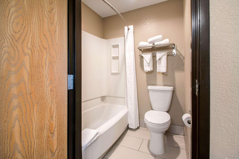 Bathroom 5, Quality Inn Madison West, Dane