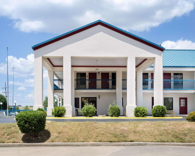 Exterior & Views 1, Econo Lodge Canton I-55, Madison