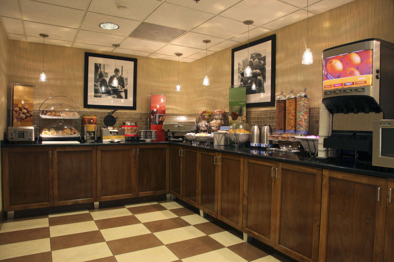 Food & Drinks 5, Hampton Inn Richmond-North/Ashland, Hanover