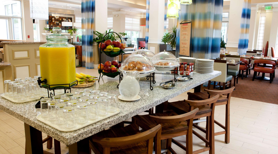Food & Drinks 5, Hilton Garden Inn Secaucus/Meadowlands, Secaucus