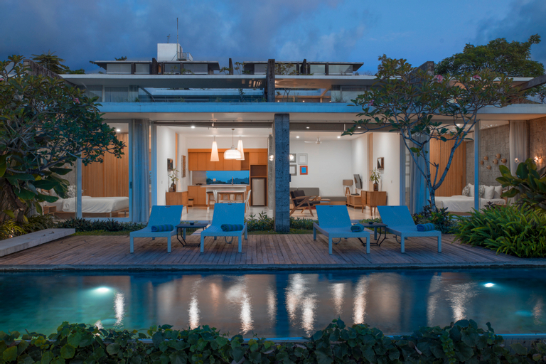 Exterior & Views 10