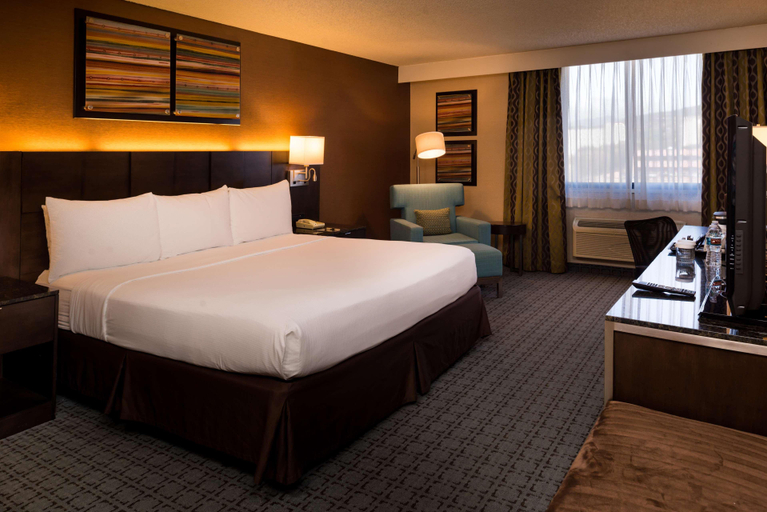 Bedroom 4, DoubleTree by Hilton Whittier Los Angeles, Los Angeles
