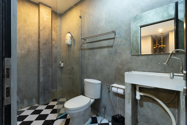 Bathroom 18