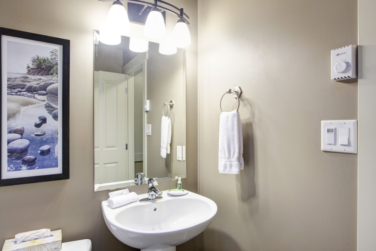 Bathroom 4, Sooke Harbour Resort & Marina, Capital