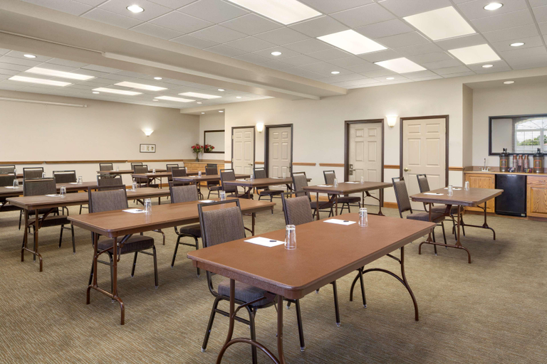 Food & Drinks 5, Country Inn & Suites by Radisson, Findlay, OH, Hancock