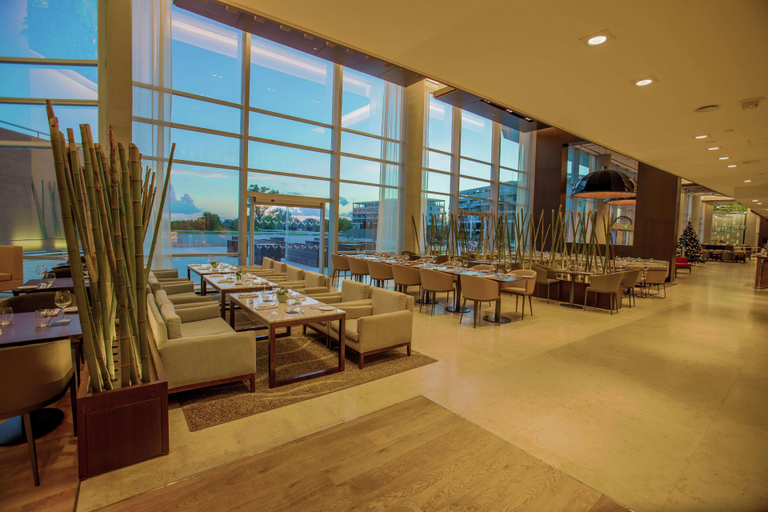 Public Area 4, Hilton Pilar, Pilar