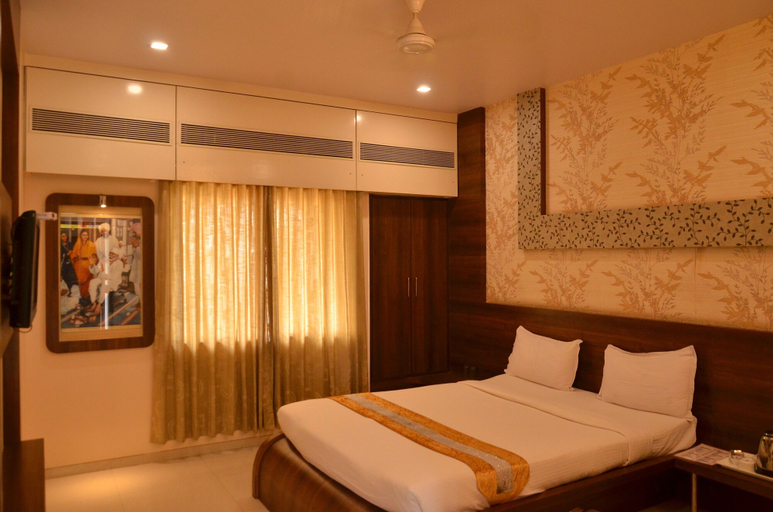 Bedroom 1, Hotel Sai Shree, Ahmadnagar