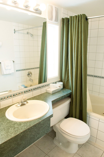 Bathroom 4, Motel Bavaria, East Kootenay