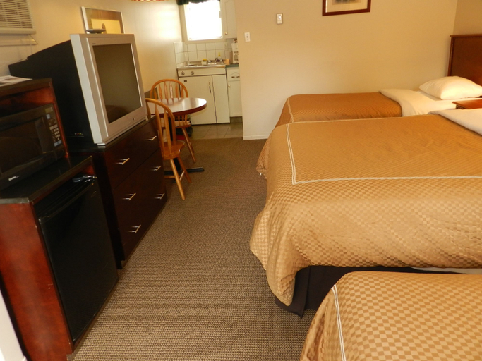Others 5, Motel Bavaria, East Kootenay