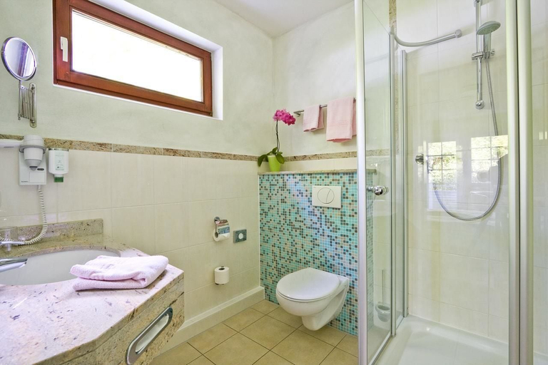 Bathroom 4, Hotel Waldrausch, Goslar