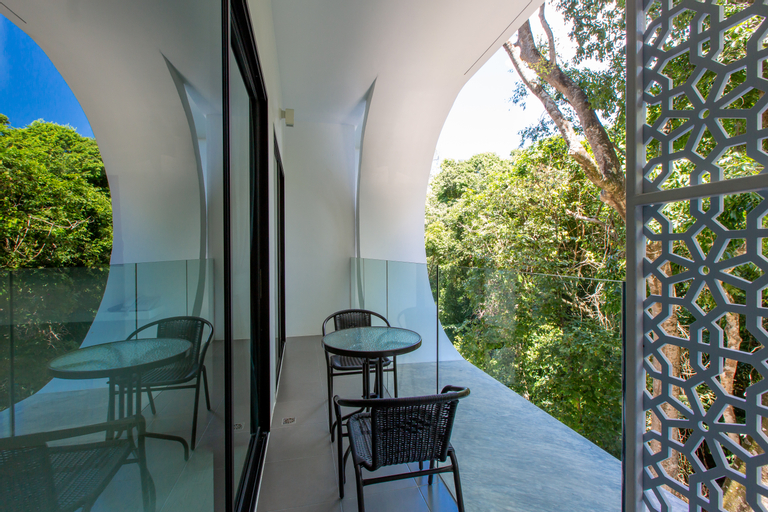 Exterior & Views 3