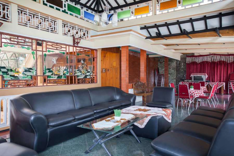 Public Area 5, RedDoorz Plus near Jawa Timur Park 1, Malang