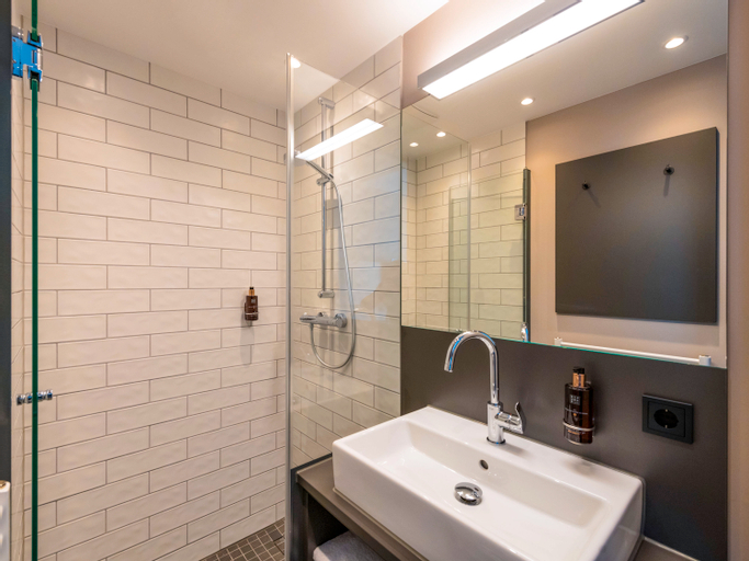 Bathroom 4