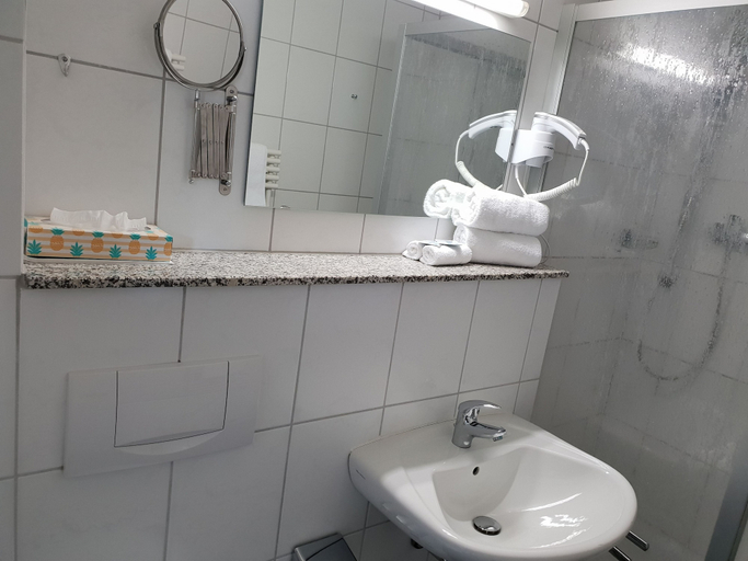 Bathroom 4, Hotel Grüner Baum, Bad Kreuznach
