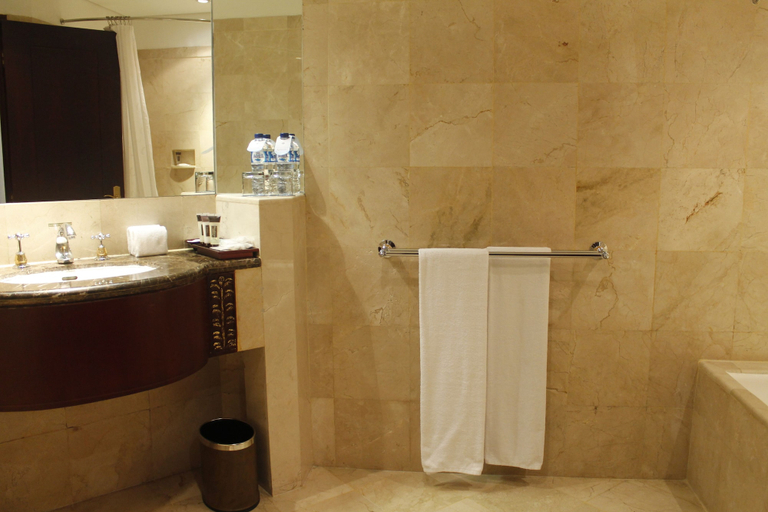 Bathroom 5, Bandara International - Managed By Accors, Tangerang