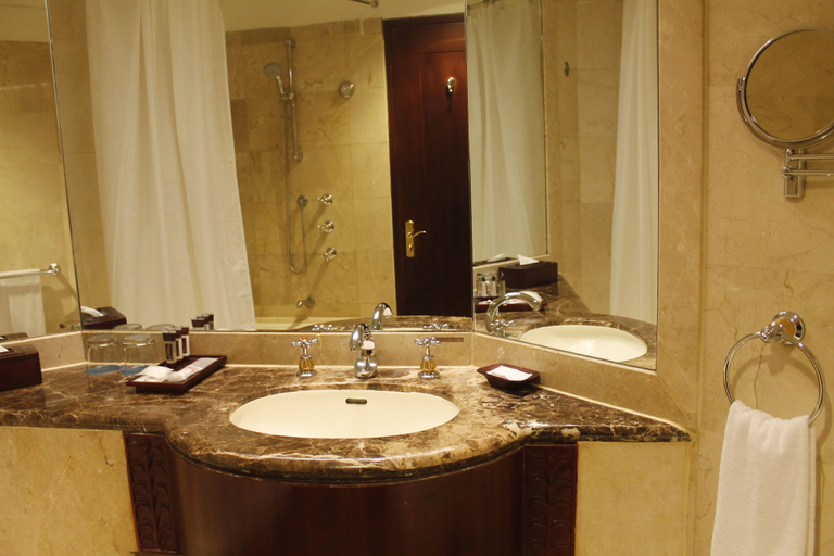 Bathroom 5, Bandara International - Managed By Accors, Tangerang