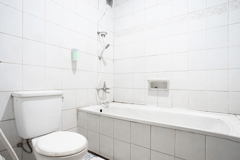 Bathroom 14