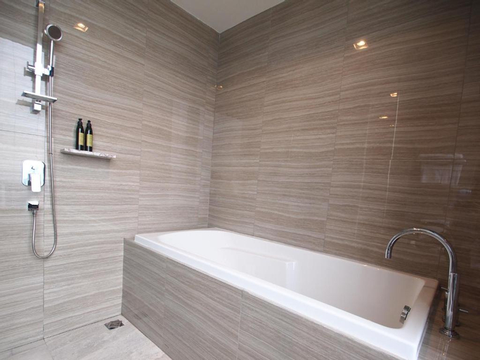 Bathroom 14