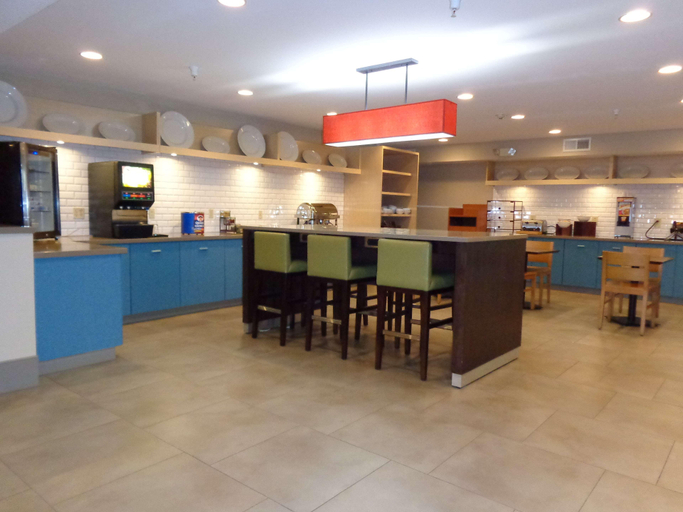 Public Area 2, Country Inn & Suites by Radisson,Cedar Rapids Airp, Linn