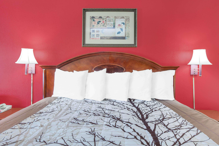 Bedroom 2, Days Inn By Wyndham Newton Ms/I-20, Newton