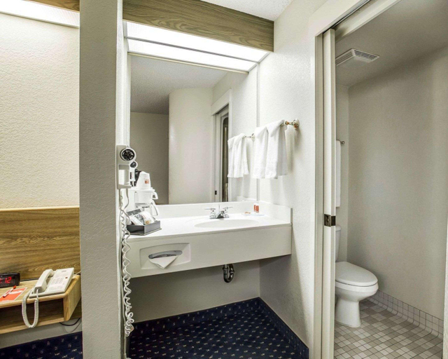 Bathroom 4, Econo Lodge Denver International Airport, Denver