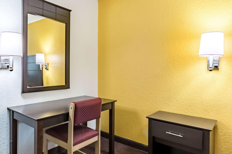 Bedroom 3, Econo Lodge Near Seaworld, Bexar