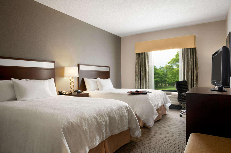 Bedroom 4, Hampton Inn & Suites Mansfield, PA, Tioga