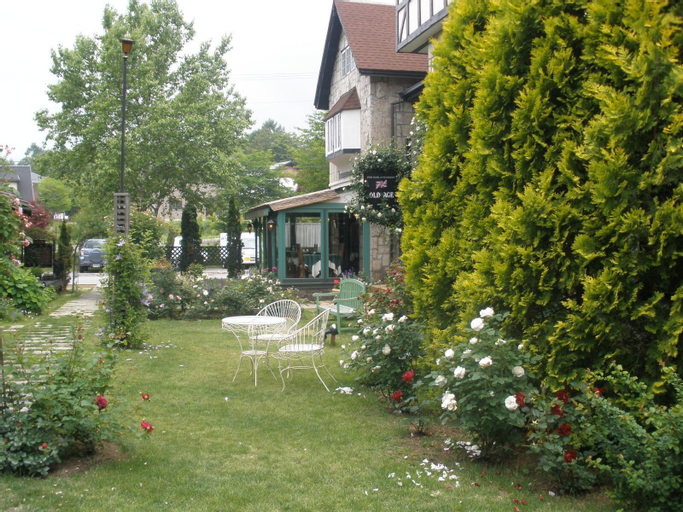 Petit Hotel & Restaurant Old Age, Hokuto