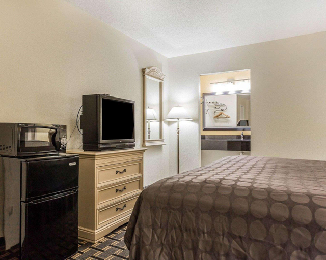 Bedroom 4, Econo Lodge Coliseum, Charleston