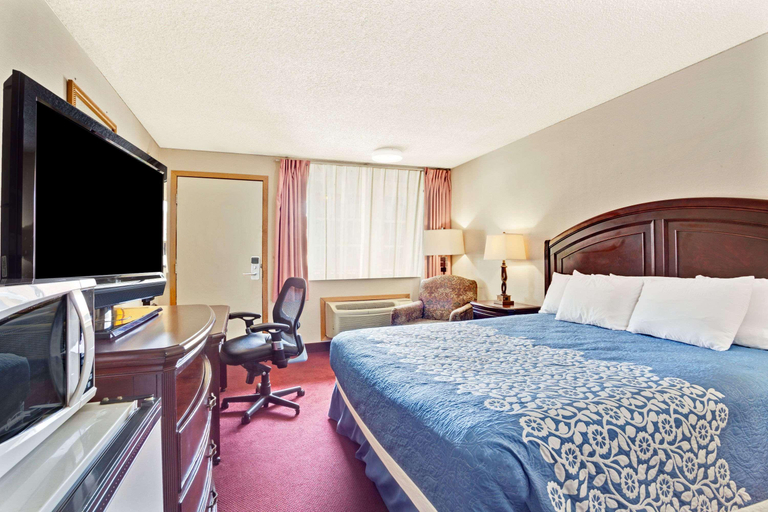 Bedroom 3, FairBridge Inn Express, Tukwila