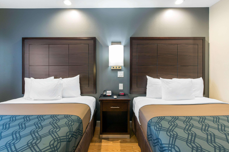 Bedroom 3, Econo Lodge Inn & Suites Houston Willowbrook, Houston