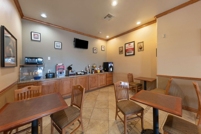 Others 5, Econo Lodge Inn & Suites Bridgeport, Wise