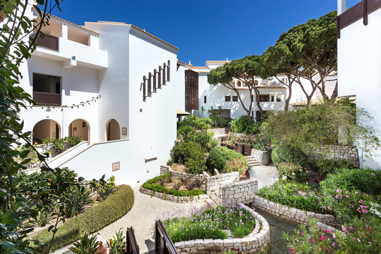 Pine Cliffs Residence, a Luxury Collection Resort, Algarve, Albufeira