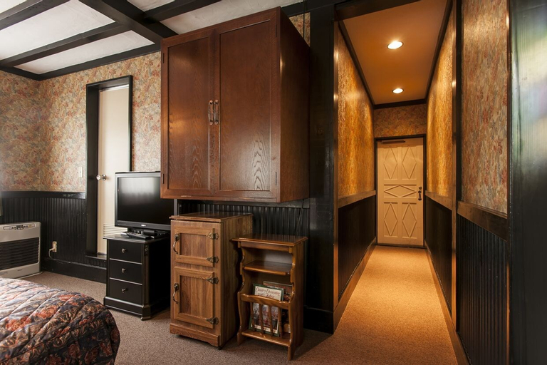 Petit Hotel & Restaurant Old Age, Hokuto