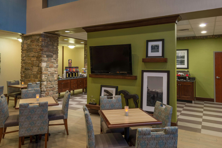 Food & Drinks 5, Hampton Inn & Suites - Air Force Academy I25 N, El Paso