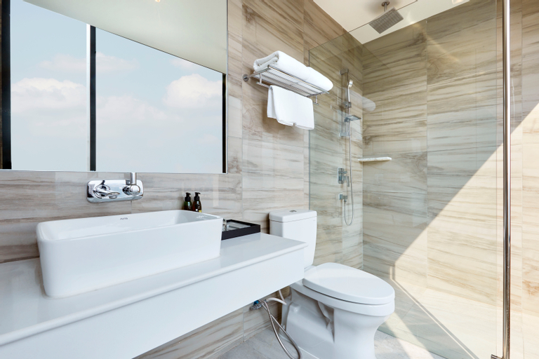 Bathroom 16