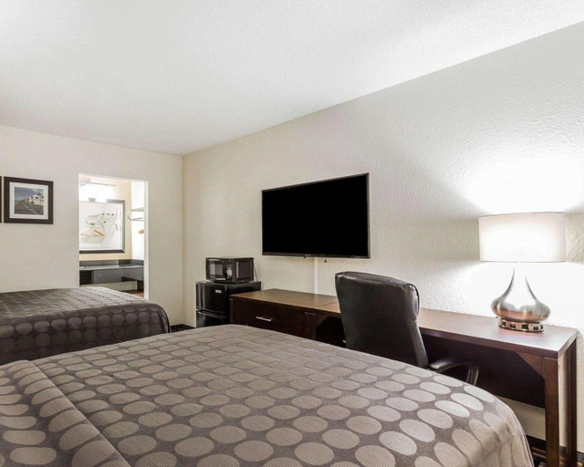 Bedroom 3, Econo Lodge Coliseum, Charleston