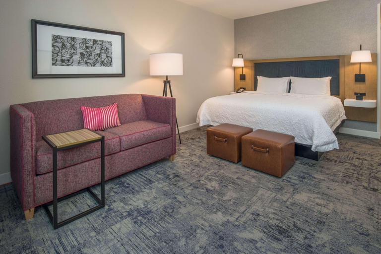 Bedroom 3, Hampton Inn & Suites Portland/Pearl District, Multnomah
