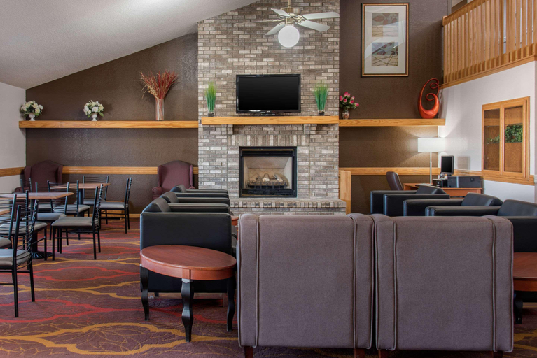 Public Area 3, Quality Inn & Suites New Prague, Le Sueur